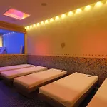 Inviting Calm And Bright Flat Near The