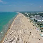 Апартаменти Inviting Calm And Bright Flat Near The *