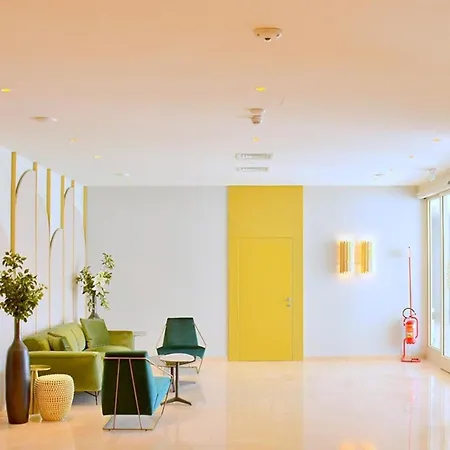 Inviting Calm And Bright Flat Near The Apartment *