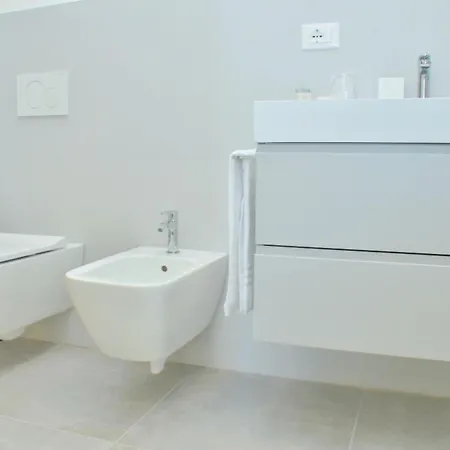 Inviting Calm And Bright Flat Near The Apartment *