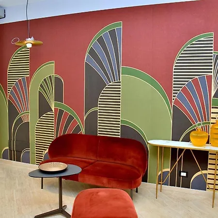 Inviting Calm And Bright Flat Near The