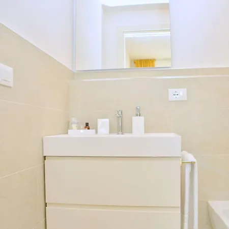 Inviting, Calm And Bright Flat Near The Apartamento