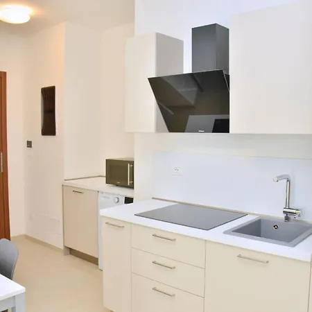 Apartamento Inviting, Calm And Bright Flat Near The