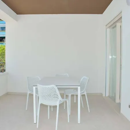 Inviting, Calm And Bright Flat Near The * 비비오네