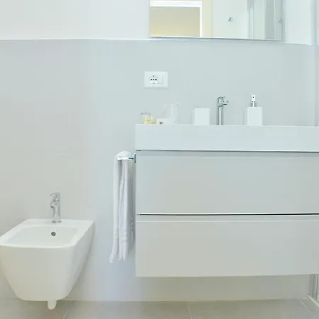 公寓 Inviting, Calm And Bright Flat Near The 比比翁