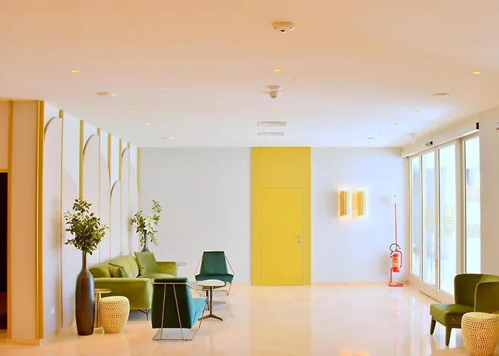 Inviting Calm And Bright Flat Near The Daire *