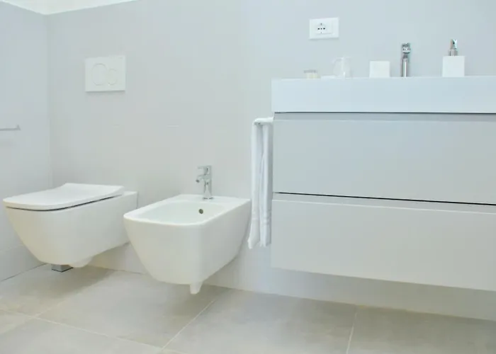 Inviting Calm And Bright Flat Near The Daire *