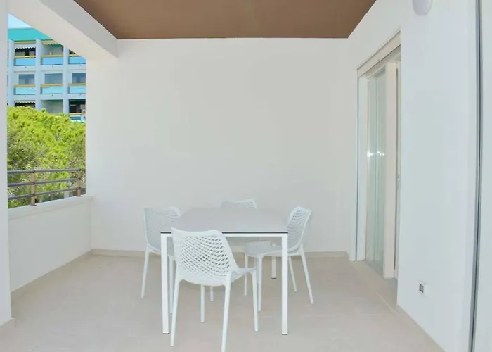 Inviting Calm And Bright Flat Near The