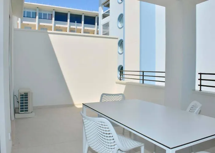 Daire Inviting Calm And Bright Flat Near The