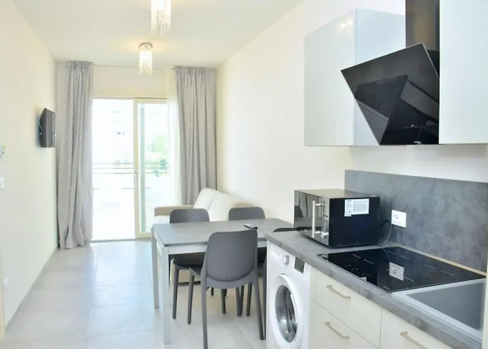 Inviting Calm And Bright Flat Near The Bibione